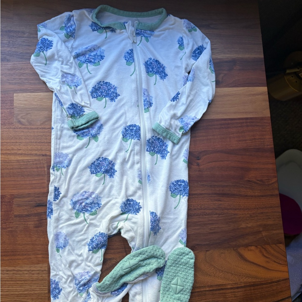 🌸 Kyte Baby Bamboo Zipper Footie Pajamas – Blue Hydrangea, 18–24 Months 💙